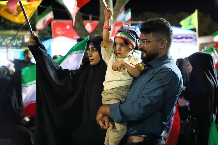 تصاویر/ هفتاد روز دفاع از سنگر خیابان در سمنان
