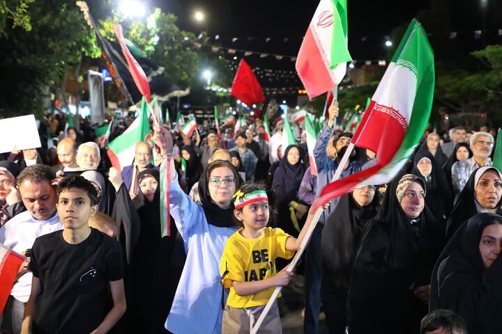 تصاویر/ هفتاد روز دفاع از سنگر خیابان در سمنان