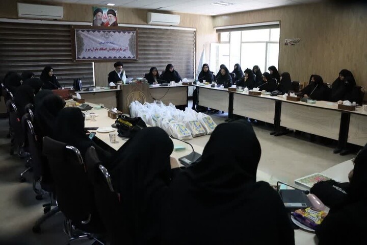 تصاویر /  تکریم خادمان اعتکاف بانوان تبریز توسط تبلیغات اسلامی آذربایجان شرقی