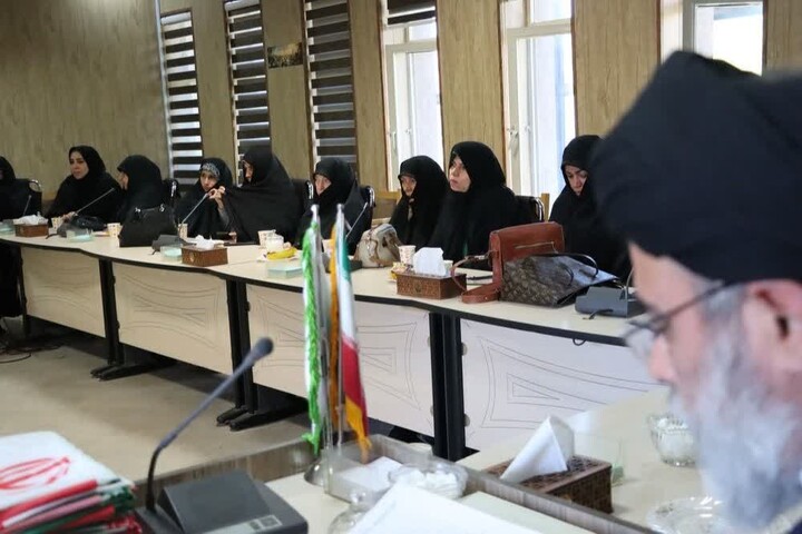 تصاویر /  تکریم خادمان اعتکاف بانوان تبریز توسط تبلیغات اسلامی آذربایجان شرقی