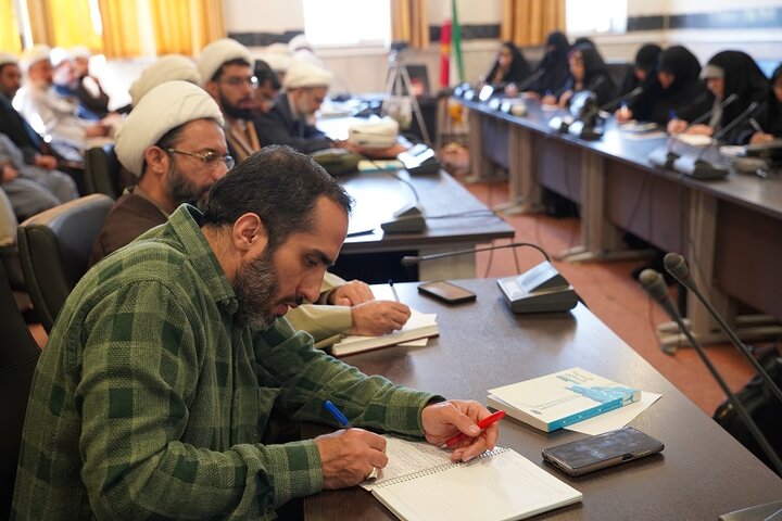 تصاویر/ نشست علمی «فرصت‌ها و تهدیدهای مهدویت، پس از جنگ رمضان» در کرمانشاه