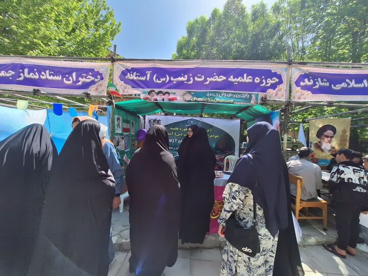 تصاویر/برپایی غرفه پذیرش مدرسه علمیه حضرت زینب(س) در سراب عباس آباد شازند