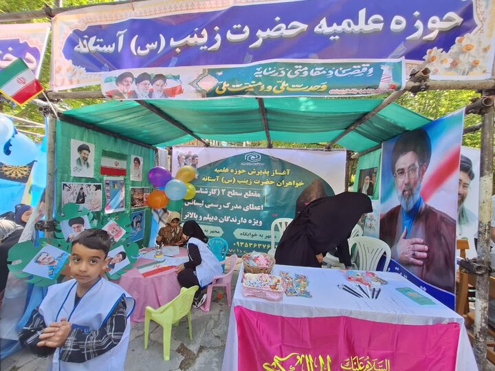 تصاویر/برپایی غرفه پذیرش مدرسه علمیه حضرت زینب(س) در سراب عباس آباد شازند