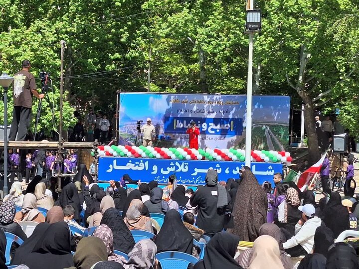 تصاویر/برپایی غرفه پذیرش مدرسه علمیه حضرت زینب(س) در سراب عباس آباد شازند