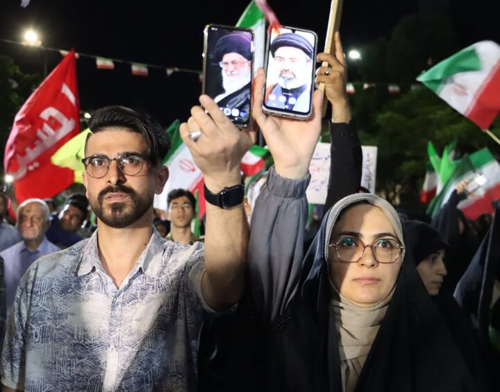 تصاویر/ اجتماع بزرگ شب های حماسه و اقتدار معراج شهدا شهرستان سمنان