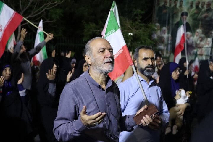تصاویر/ اجتماع بزرگ شب های حماسه و اقتدار معراج شهدا شهرستان سمنان