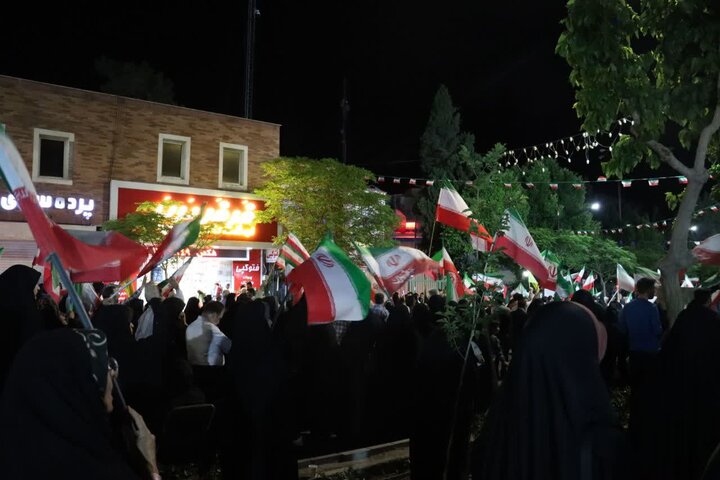 تصاویر/ اجتماع بزرگ شب های حماسه و اقتدار معراج شهدا شهرستان سمنان