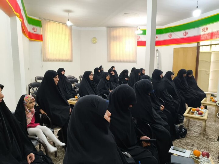 تصاویر / تجلیل از اساتید مدارس علمیه خواهران خرمدره، ابهر و هیدج