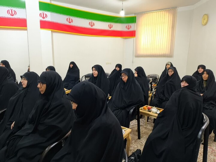 تصاویر / تجلیل از اساتید مدارس علمیه خواهران خرمدره، ابهر و هیدج