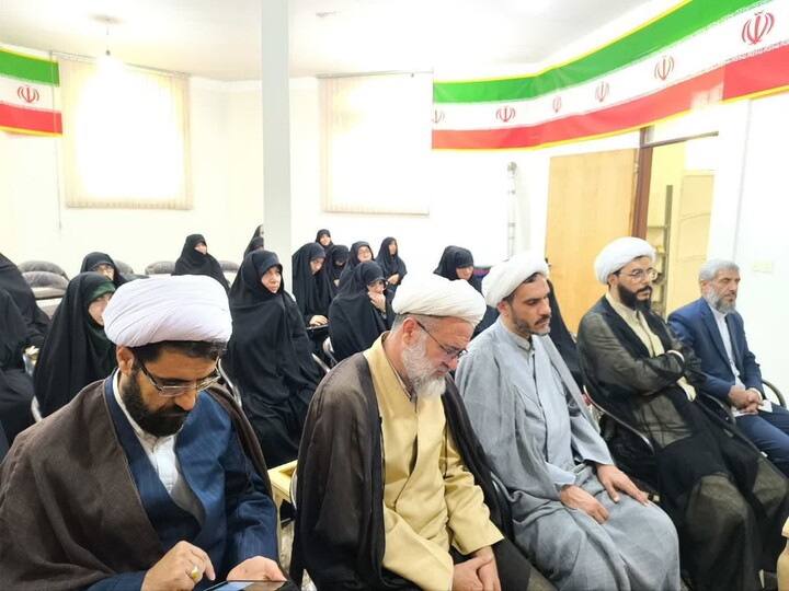 تصاویر / تجلیل از اساتید مدارس علمیه خواهران خرمدره، ابهر و هیدج