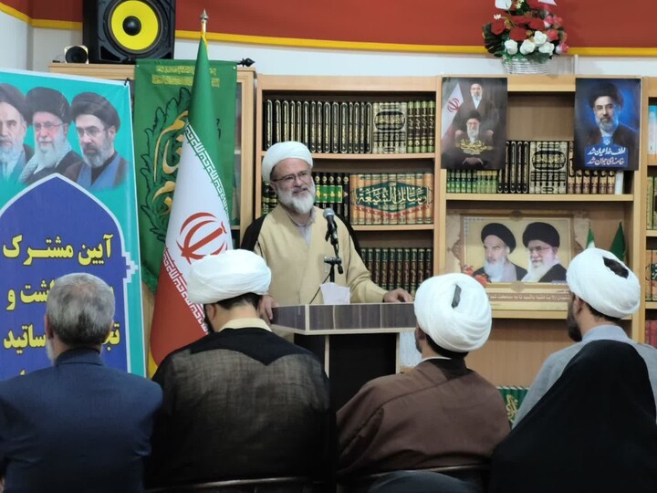 تصاویر / تجلیل از اساتید مدارس علمیه خواهران خرمدره، ابهر و هیدج