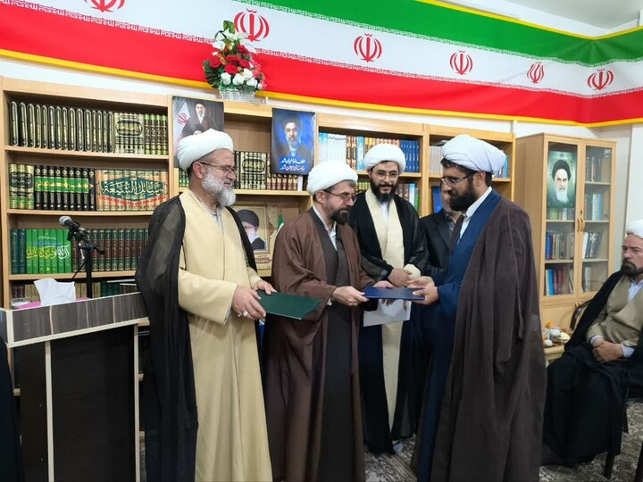 تصاویر / تجلیل از اساتید مدارس علمیه خواهران خرمدره، ابهر و هیدج