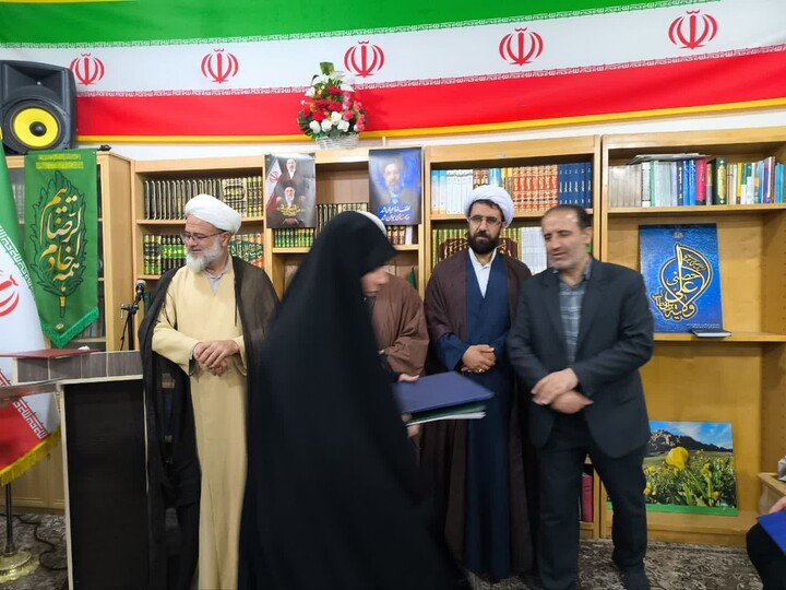 تصاویر / تجلیل از اساتید مدارس علمیه خواهران خرمدره، ابهر و هیدج