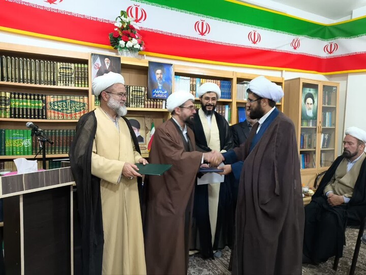 تصاویر / تجلیل از اساتید مدارس علمیه خواهران خرمدره، ابهر و هیدج