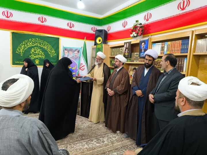 تصاویر / تجلیل از اساتید مدارس علمیه خواهران خرمدره، ابهر و هیدج