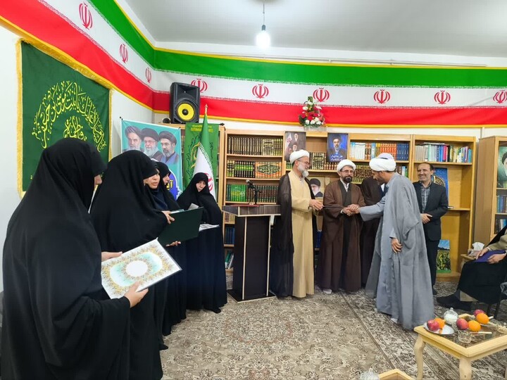 تصاویر / تجلیل از اساتید مدارس علمیه خواهران خرمدره، ابهر و هیدج