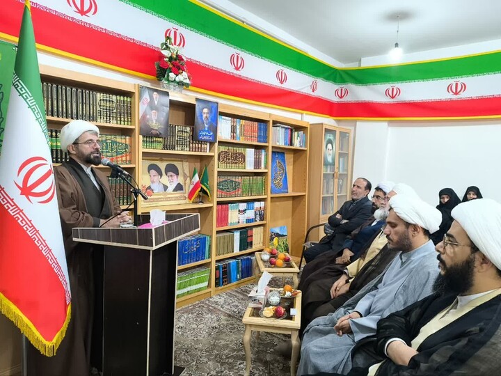 تصاویر / تجلیل از اساتید مدارس علمیه خواهران خرمدره، ابهر و هیدج
