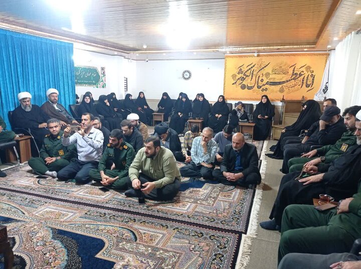 تصاویرر/  دیدار فرمانده سپاه محمودآباد با امام جمعه سرخ رود و تجلیل از بسیجیان برتر