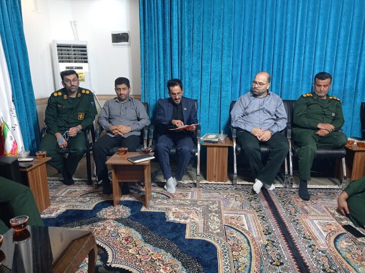 تصاویرر/  دیدار فرمانده سپاه محمودآباد با امام جمعه سرخ رود و تجلیل از بسیجیان برتر