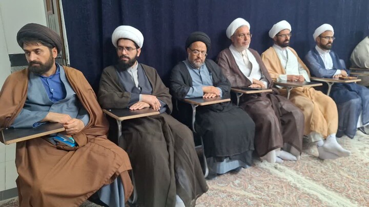 تصاویر| دیدار فرماندار و امام جمعه قاین با اساتید و مسئولان مدرسه‌های علمیه شهرستان قائنات