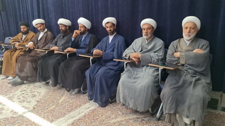 تصاویر| دیدار فرماندار و امام جمعه قاین با اساتید و مسئولان مدرسه‌های علمیه شهرستان قائنات