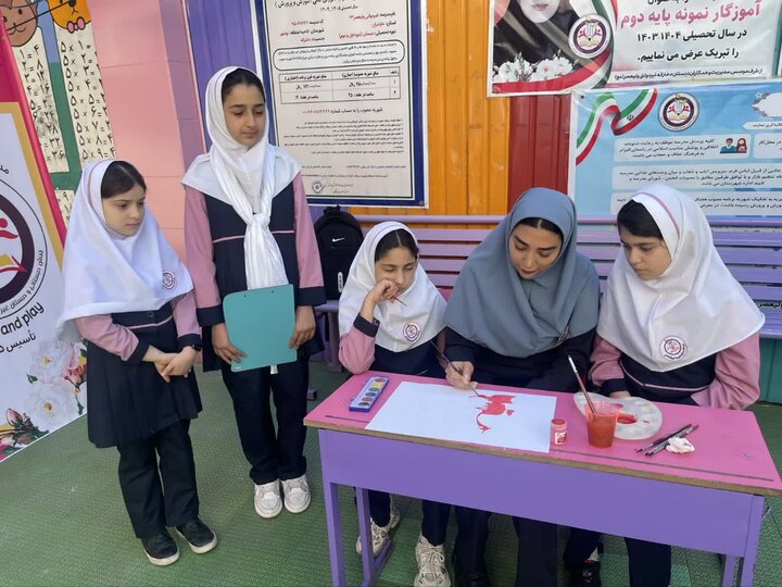 تصاویر/ حضور امام جمعه نوشهر در دبستان دخترانه ولی عصر (عج) به یاد شهدای میناب
