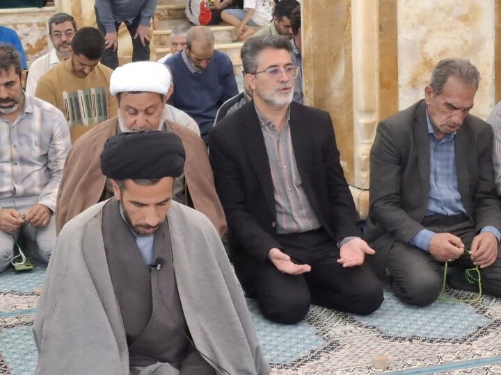 تصاویر/حضور زائران عراقی و خادمین حرم امام حسین (ع)در حرم علی بن باقر(ع)