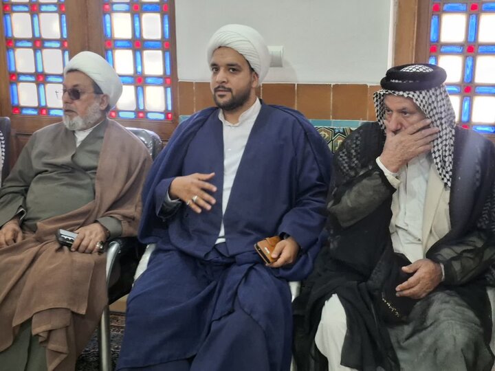 تصاویر/حضور زائران عراقی و خادمین حرم امام حسین (ع)در حرم علی بن باقر(ع)