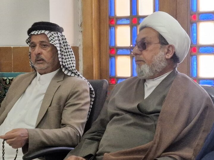 تصاویر/حضور زائران عراقی و خادمین حرم امام حسین (ع)در حرم علی بن باقر(ع)