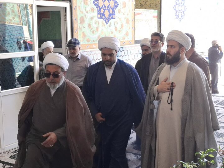 تصاویر/حضور زائران عراقی و خادمین حرم امام حسین (ع)در حرم علی بن باقر(ع)