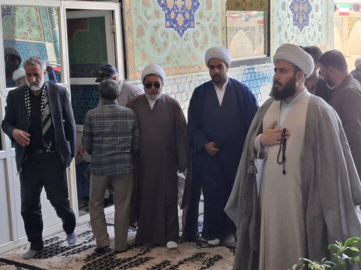 تصاویر/حضور زائران عراقی و خادمین حرم امام حسین (ع)در حرم علی بن باقر(ع)