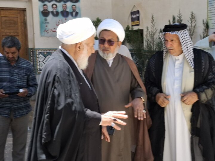 تصاویر/حضور زائران عراقی و خادمین حرم امام حسین (ع)در حرم علی بن باقر(ع)