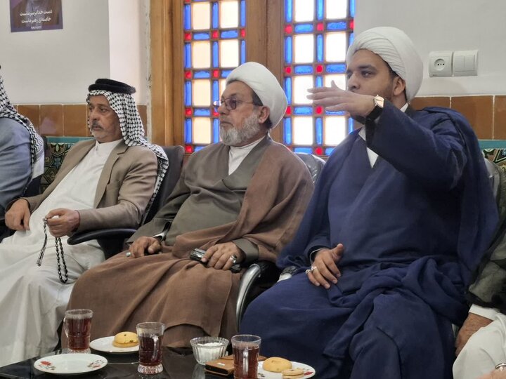 تصاویر/حضور زائران عراقی و خادمین حرم امام حسین (ع)در حرم علی بن باقر(ع)