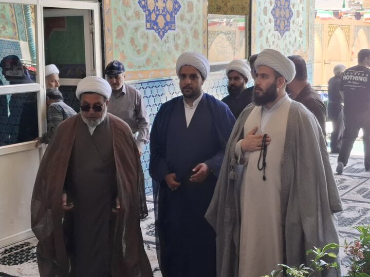 تصاویر/حضور زائران عراقی و خادمین حرم امام حسین (ع)در حرم علی بن باقر(ع)