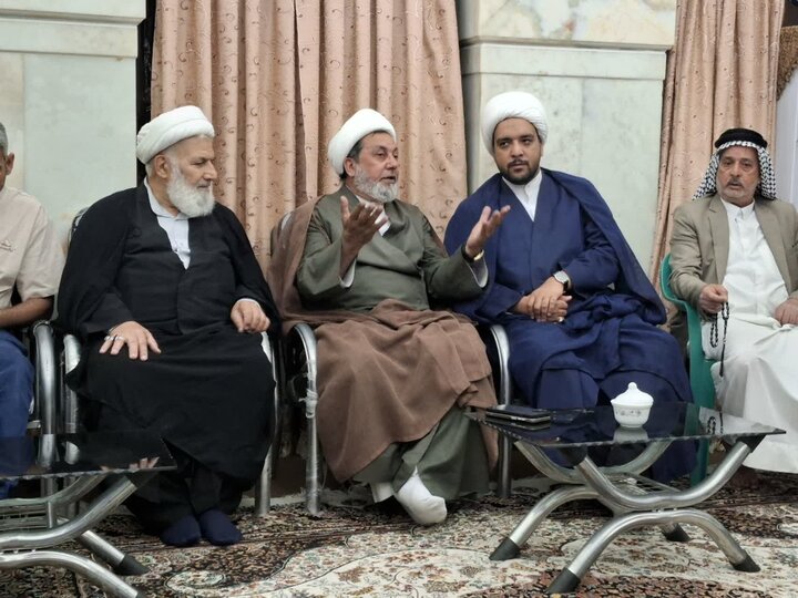 تصاویر/حضور زائران عراقی و خادمین حرم امام حسین (ع)در حرم علی بن باقر(ع)
