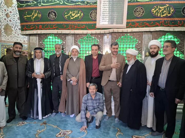 تصاویر/حضور زائران عراقی و خادمین حرم امام حسین (ع)در حرم علی بن باقر(ع)