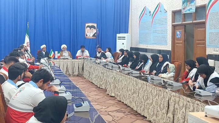 تصاویر/ دیدار امام جمعه زابل با رئیس و داوطلبان جمعیت هلال احمر زابل