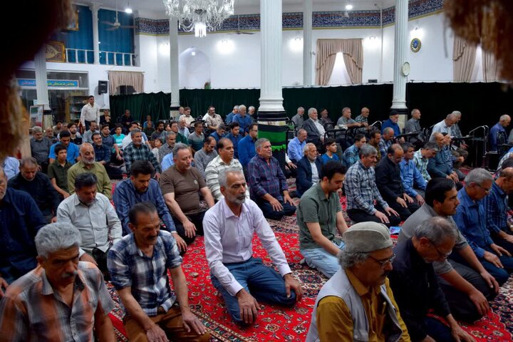 تصویر/ دیدار امام جمعه آران و بیدگل با خانواده معلم شهید داوود صلاتی