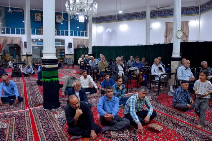 تصویر/ دیدار امام جمعه آران و بیدگل با خانواده معلم شهید داوود صلاتی