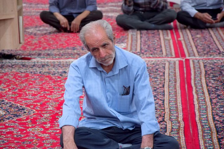 تصویر/ دیدار امام جمعه آران و بیدگل با خانواده معلم شهید داوود صلاتی