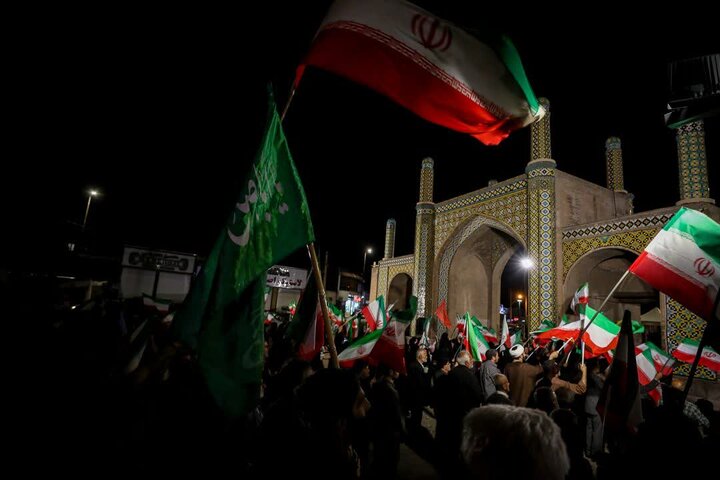 حضور نماینده ولی‌فقیه در استان قزوین در موج ۷۰ تجمع شبانه مردم قزوین
