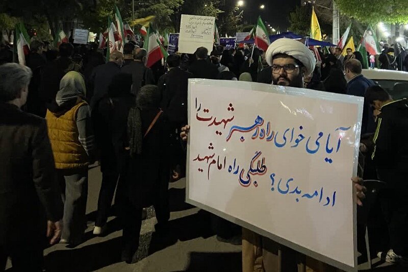 برپایی میز مشاوره و ثبتنام داوطلبان جدید در تجمعات شبانه «نحن منتقمون» کرمانشاه
