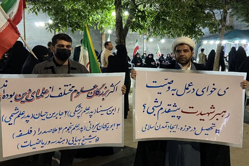 برپایی میز مشاوره و ثبت‌نام داوطلبان جدید در تجمعات شبانه «نحن منتقمون» کرمانشاه