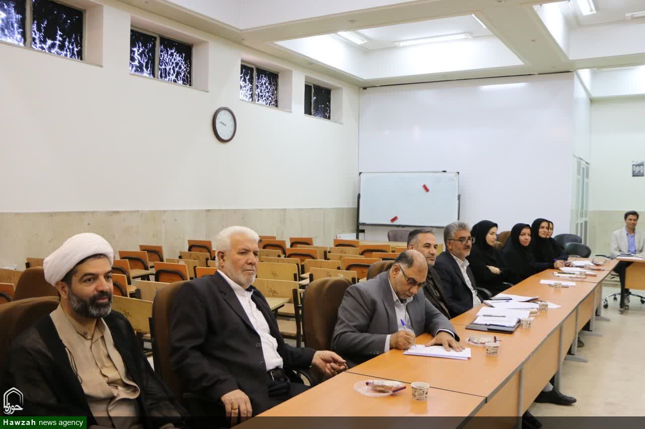 انتقاد از رفتارهای جزیره‌ای در عرصه فرهنگ / آسیب‌های فرهنگی نتیجه تمسک به مبانی وارداتی است