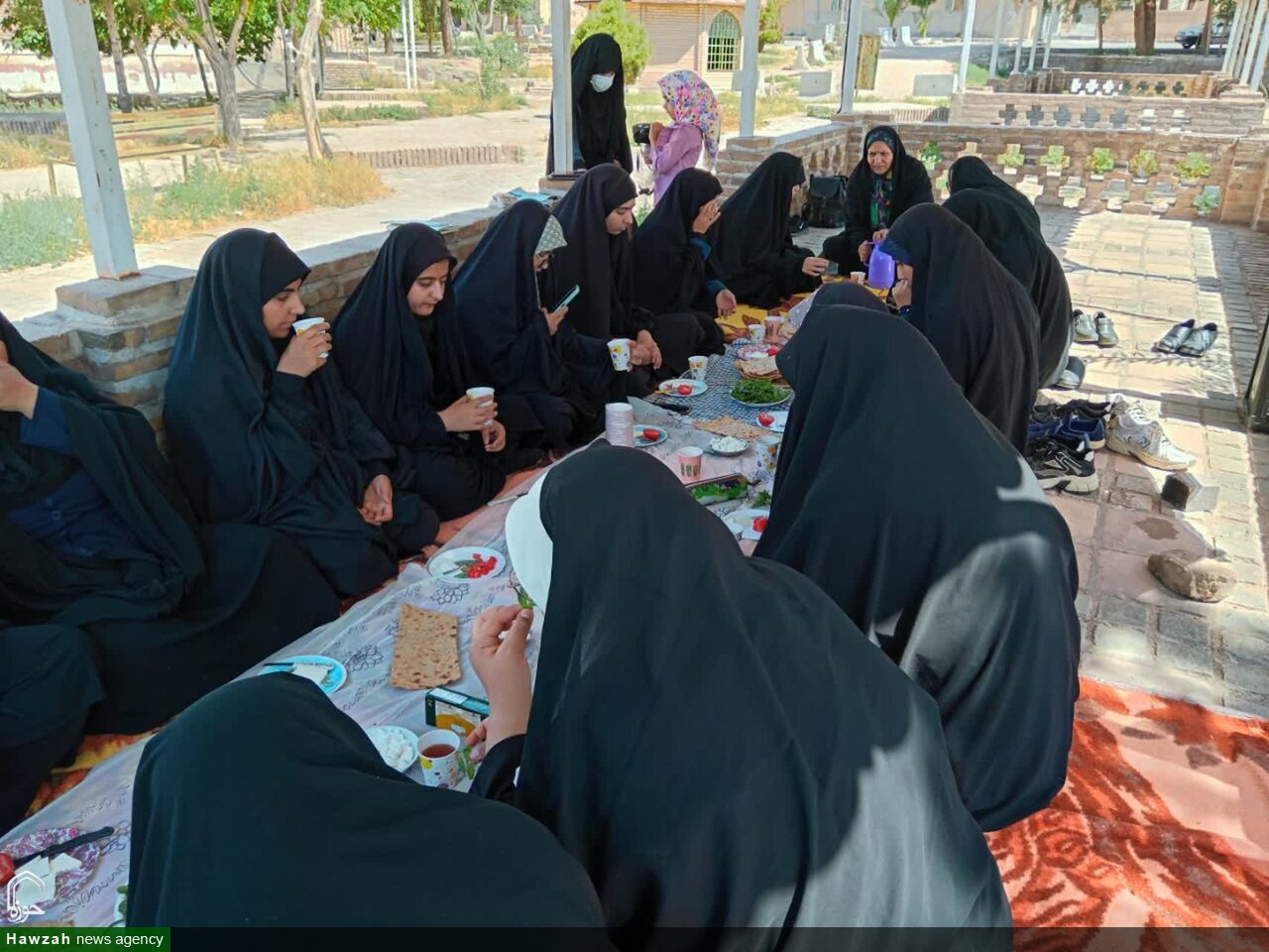آسمانی شدن کلاس درس؛ طلاب خوسف در جوار امامزاده سلطان ابوالقاسم (ع) به علمآموزی پرداختند + عکس
