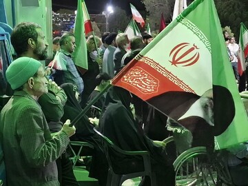 فیلم | هفتاد و یکمین شب میدان داری مردم کاشان در دفاع از وطن