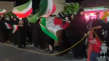 فیلم| حضور مردم اراک در پرچم گردانی میدان امام حسین (ع)