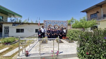 تصاویر/ غبارروبی مزار شهدای روستای علی آباد در شهرستان جویبار