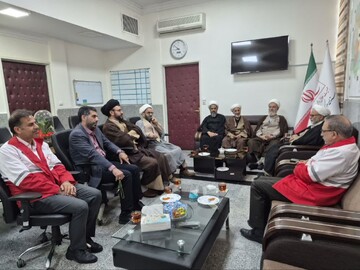 دیدار مشاور امور روحانیون استاندار مرکزی با مدیرعامل جمعیت هلال‌احمر استان/ تأکید بر تقویت هم‌افزایی معنوی و خدمت‌رسانی+عکس