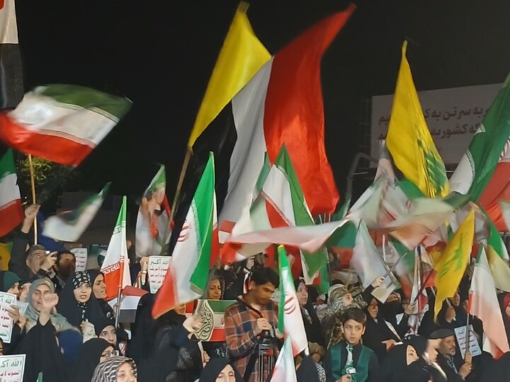 اجتماع وارثان زمین در تجلیل از ملت مجاهد یمن  در میدان شریعتی مشهد